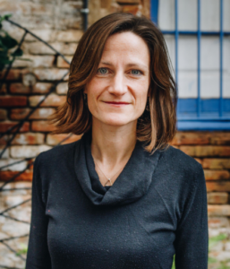 Sally Schofield profesora de arteterapia Sally Schofield profesora de arteterapia